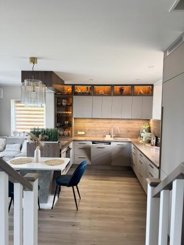 virtuve, Pick a Quin Seaside Villa by the Baltic Sea in Skulte