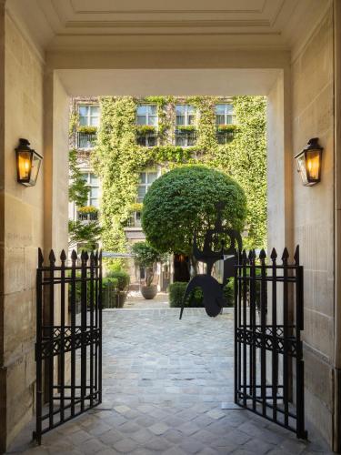 Le Pavillon de la Reine & Spa, Place des Vosges, Paříž