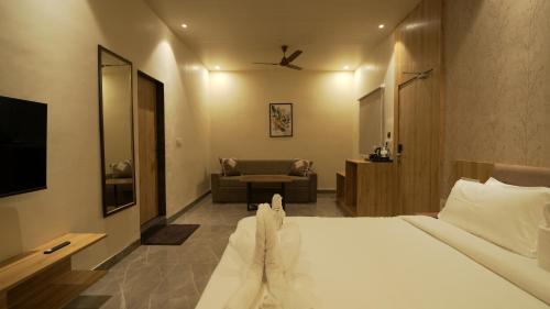 Hotel The Vibez Inn & Restaurant in ジャバルプール