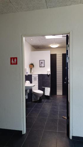 Bathroom, Tiny House Hygge in Romo Kirkeby