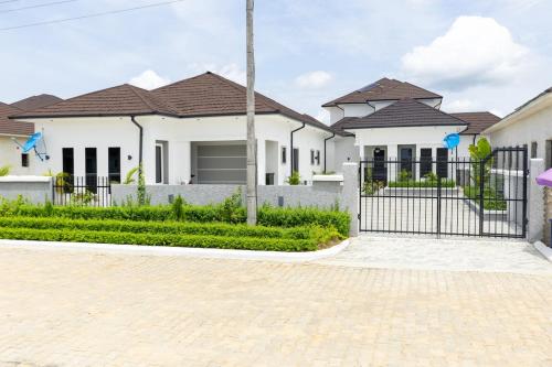 3 bedrooms, 3 beds