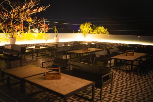 レストラン, Hotel The Vibez Inn & Restaurant in ジャバルプール