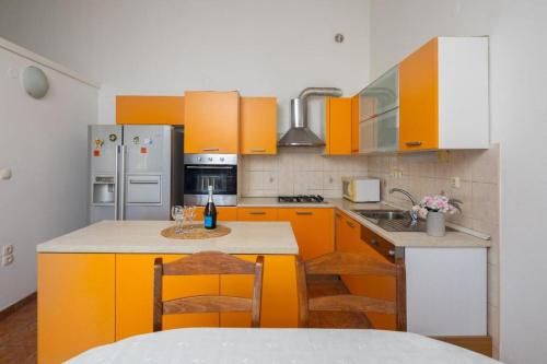 2 bedrooms, 4 beds