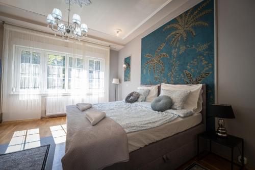 Serpentine Apartments at Buda Castle 4
