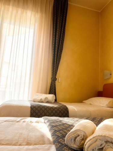 2 twin beds