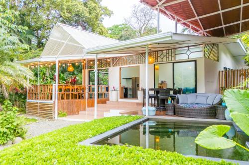 Villa del Alma - Natural Pool, AC, Walk to Beach – khách sạn tại Punta Cocles