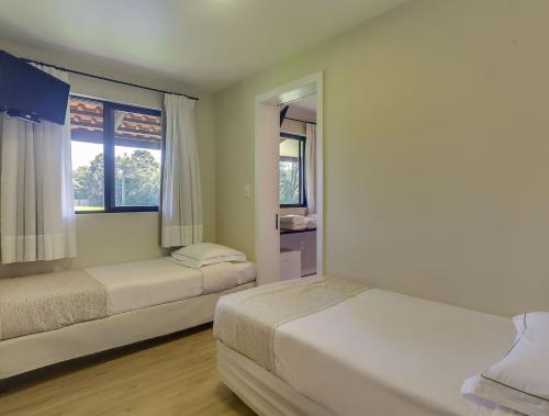 1 double bed, 2 twin beds