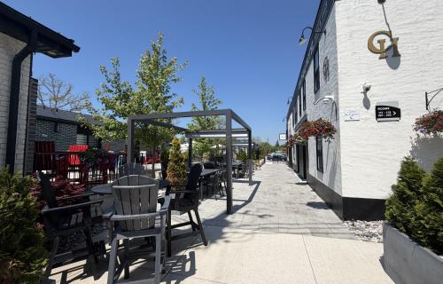 Colonial Hotel & Suites in Lambton Shores (ON)