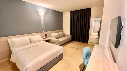 1 queen bed, 1 sofa bed