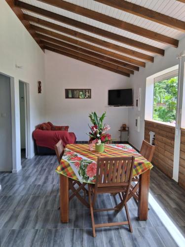 Ortak salon/TV alanı, APPARTEMENT MILO 1 in Bouillante