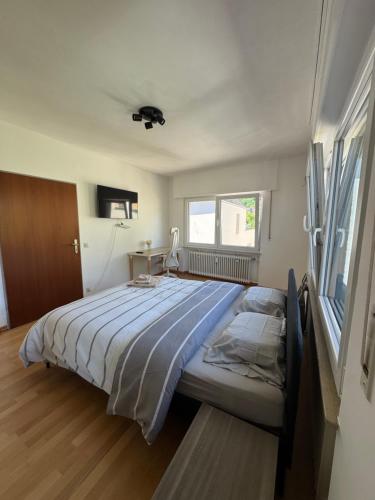 Room for business trip, university phd student