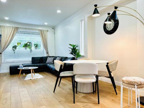 3BR 2BA near Renfrew Station - Free Parking - Pets Free