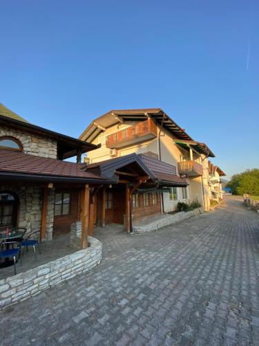 Estrada Cazin in Ostrožac