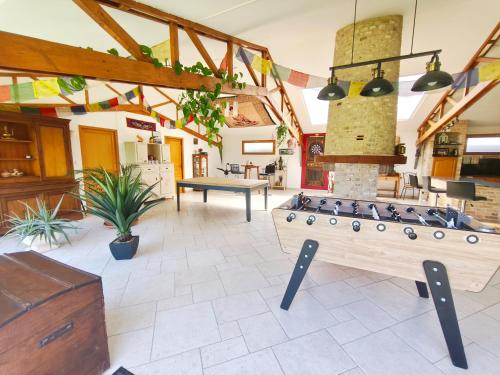 Les Gîtes KARMA Grande maison de 180m au calme avec véritables billard anglais babyfoot et cible fléchettes gîte à louer Bouquehault