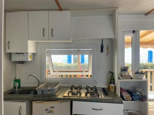 مطبخ, Mobil Home familiar cerca de la playa y surf en Capbreton in Rue des Biches