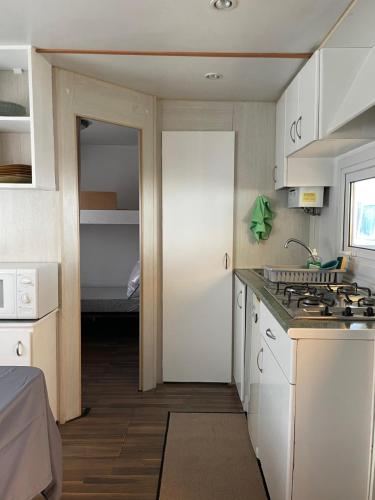 مطبخ, Mobil Home familiar cerca de la playa y surf en Capbreton in Rue des Biches