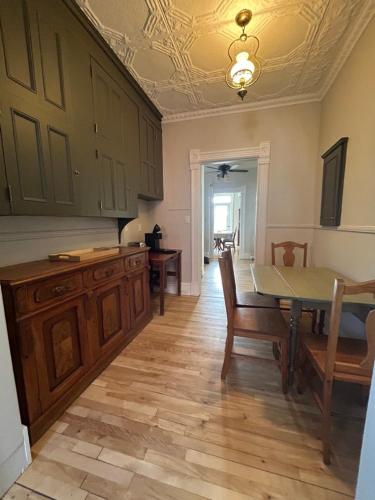 Les Ancestrales - Maison Jodoin, Augustine Suite in Saint-Hyacinthe