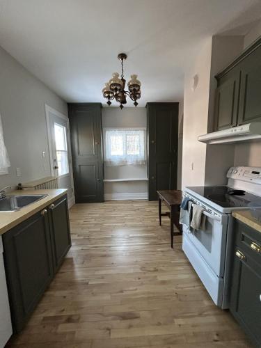 Les Ancestrales - Maison Jodoin, Augustine Suite in Saint-Hyacinthe