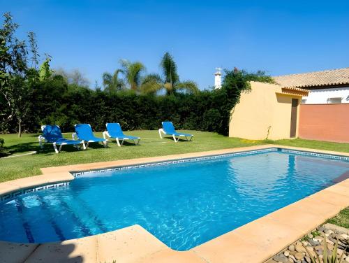 Casa con Piscina Privada Urbanizacion Roche Viejo