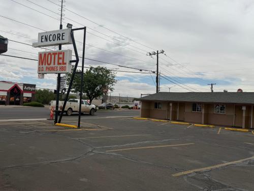 A szálláshely kívülről, Encore Motel in Farmington Városközpont