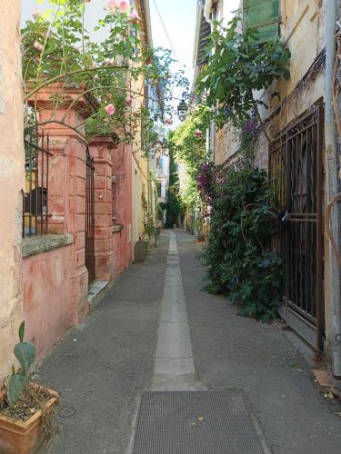 Air-conditioned Provençal studio, historic center (Air-conditioned Provencal studio, historic center) in مركز مدينة آرل