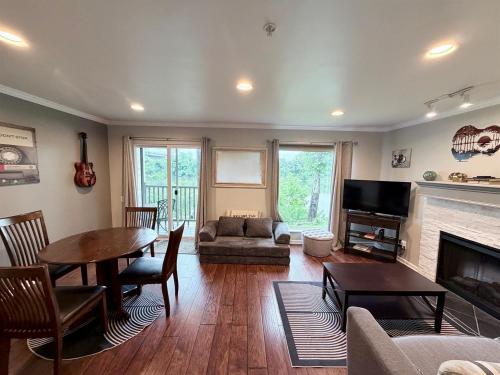 Nash Star Private Condo - 2bed, 2bath, Sleep 6, 25 Min Walk To Broadway And All Nashville Attractions, Pool, Gym in Nashville, USA