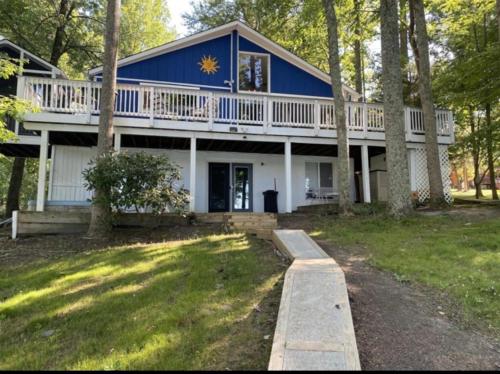 Viesnīcas āriene, Private Beach & Two Story Dock Public Side Lake Anna Virginia in Louisa (VA)