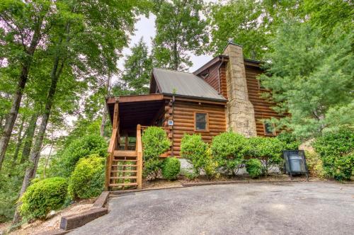 Afternoon Delight 1 Bedroom Cabin Rental between Gatlinburg and Pigeon Forge Great Couple getaway in Sevierville, USA