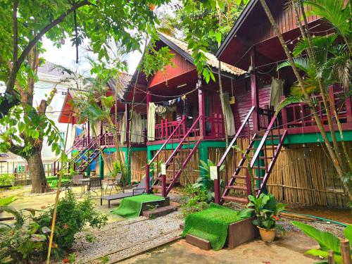 bungalow west water vang vieng – khách sạn tại Ban Houay Saguaw