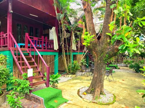 bungalow west water vang vieng in Ban Houay Saguaw
