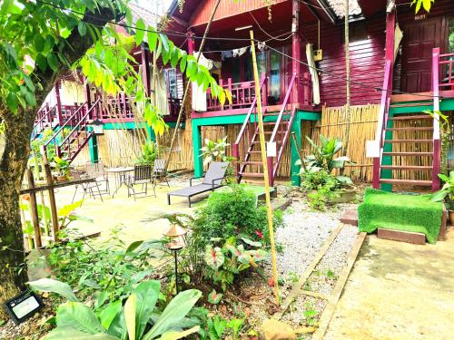 bungalow west water vang vieng in Ban Houay Saguaw