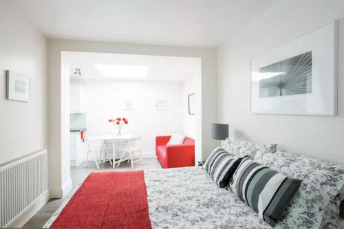 

Bestroom - Gloucester St. Studios