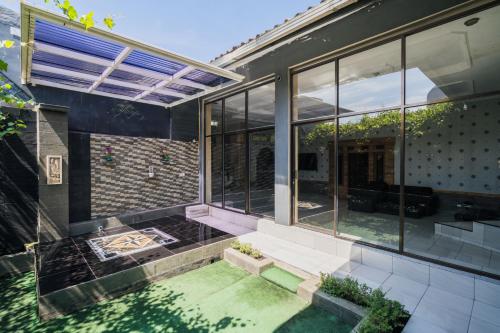 Exterior view, Rehat at Assalam Guest House Syariah in Katapang