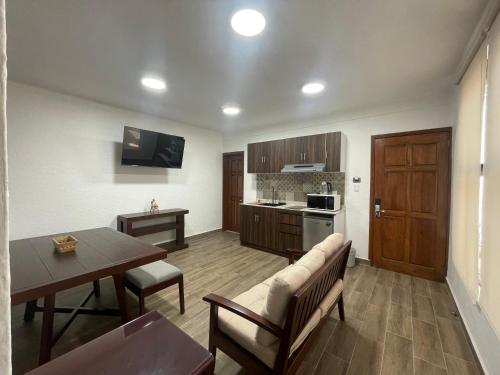 Cozy Apartment near Eugenia Metro Station - Mochaj