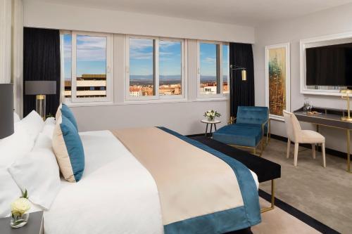 room detail thumbnail 1