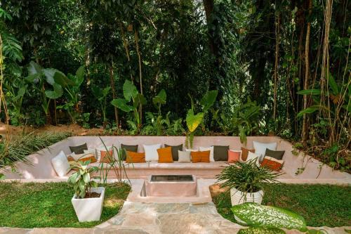 Luxury Villa in Jungle Setting with Infinity Pool and Firepit - image 5