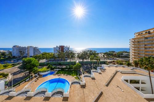 Swimming pool, Oceanview - Luxury Beachfront Apartment in Portimao