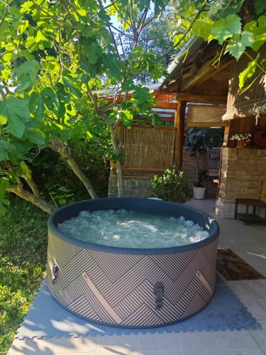 Pezsgőfürdő, Nyugalomsziget in Kötcse