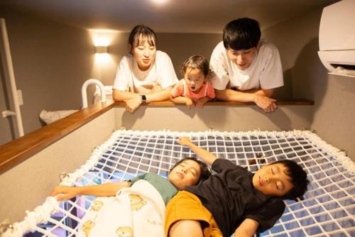 1 sofa bed, 4 futon beds