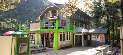 Hotel Waterfall Benkar – khách sạn tại Manjo