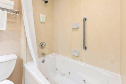 Quality Inn Edison-New Brunswick - image 43