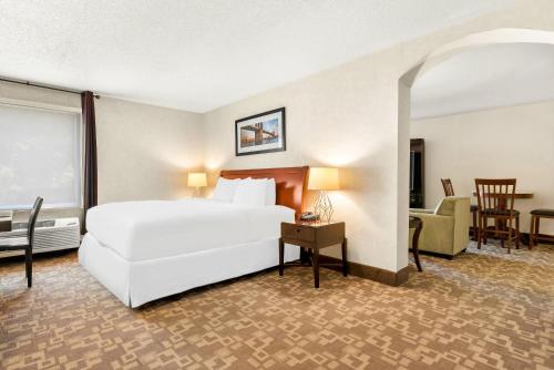 Quality Inn Edison-New Brunswick - image 41