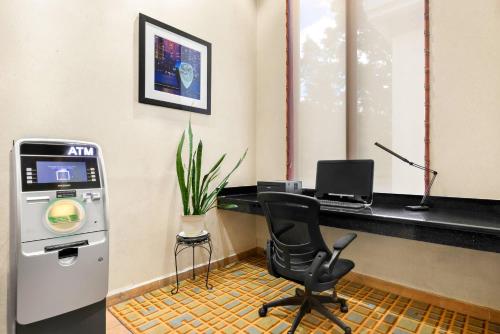 Quality Inn Edison-New Brunswick - image 44