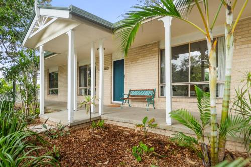 Sunrise on Byron - Spacious Pet Friendly Holiday Home Near Belongil Beach - image 3