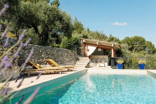 Apartment With Panoramic Views Near Cannes