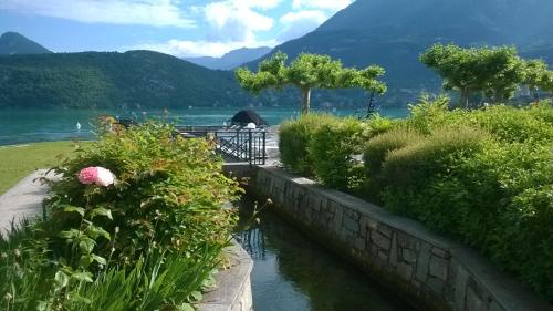 Studio les Pieds dans L'eau au bord du lac d'Annecy