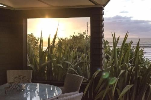 Chester Cottage Beachfront - direct ocean access
