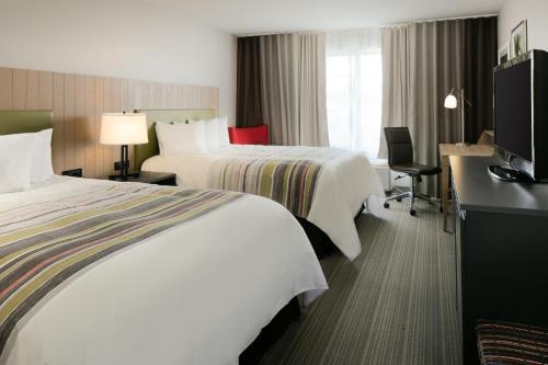 Country Inn & Suites by Radisson, Middleton - Madison West Room Type - Queen Room with Two Queen Beds