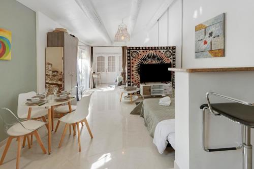 Studio Loft Privé (Studio Loft Prive) in Boisset-et-Gaujac