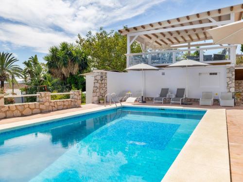 Pandangan, Modern 2-Bedroom Apt at Villa near the coast in La Sierrezuela